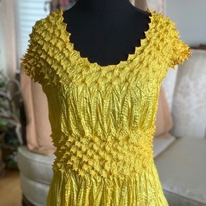 Vintage 90s yellow scrunchy top